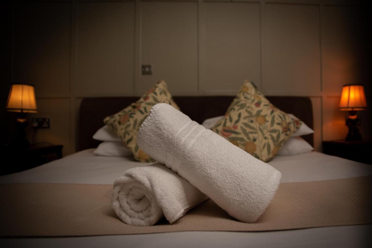 The Oak House Hotel Axbridge Eksteriør billede Bath towels