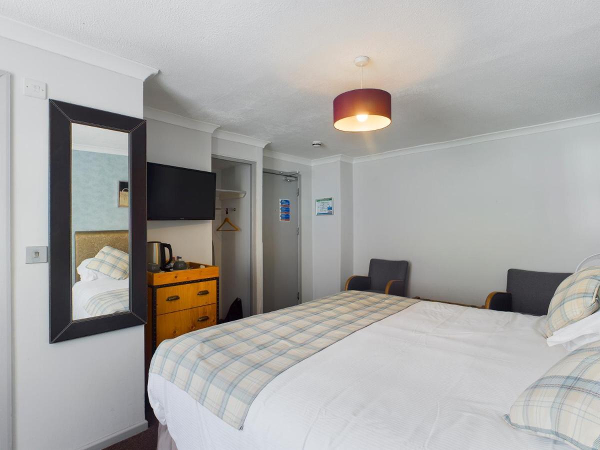 The Oak House Hotel Axbridge Eksteriør billede A bedroom at the hotel