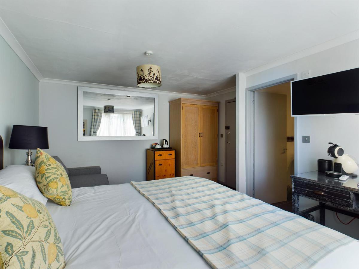 The Oak House Hotel Axbridge Eksteriør billede A bedroom at the hotel