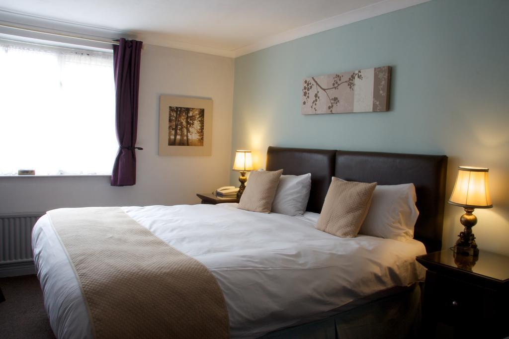The Oak House Hotel Axbridge Eksteriør billede A bedroom at the hotel