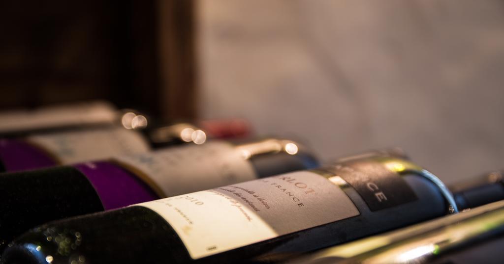 The Oak House Hotel Axbridge Eksteriør billede Wine bottles
