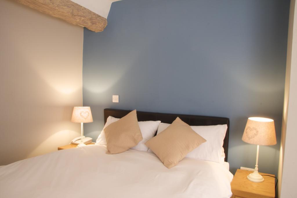 The Oak House Hotel Axbridge Eksteriør billede A bedroom at the hotel