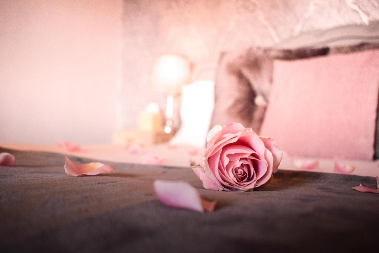 The Oak House Hotel Axbridge Eksteriør billede A rose